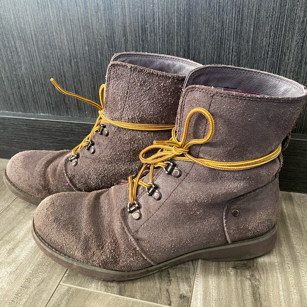 TNF leather boots